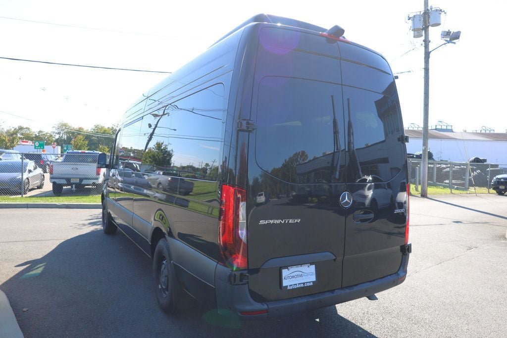 Used 2024 Mercedes-Benz Sprinter 2500 image 3