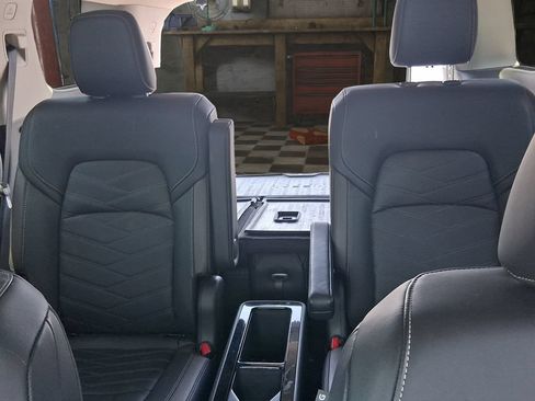 Used 2025 Nissan Pathfinder Platinum AWD/4WD image 12