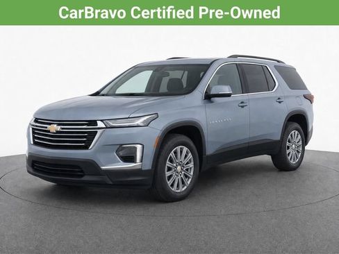 Used 2023 Chevrolet Traverse LT FWD image 2