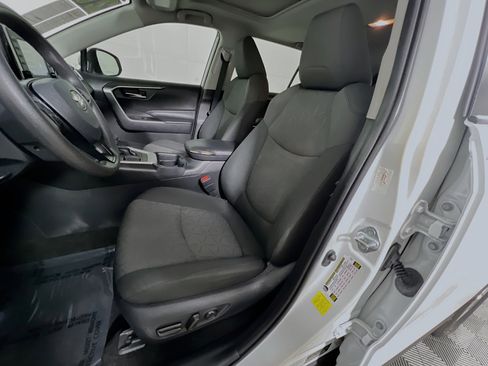 Used 2020 Toyota RAV4 XLE image 15