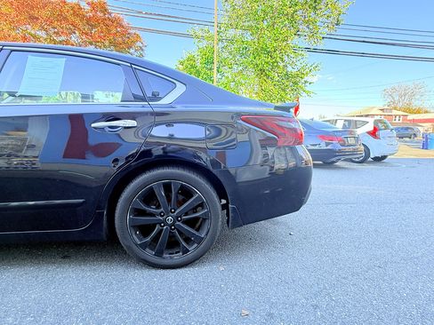 Used 2017 Nissan Altima 2.5 SR w/ Midnight Edition Package image 6