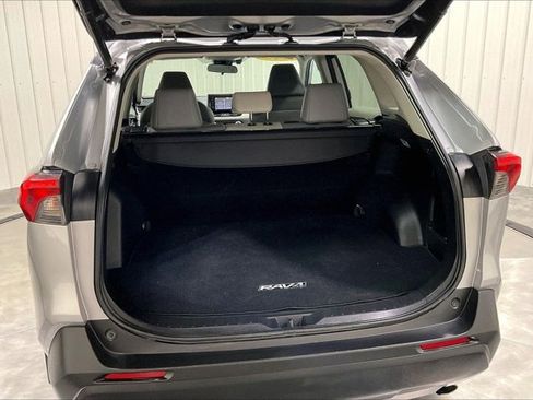 Used 2020 Toyota RAV4 XLE Premium AWD/4WD image 38
