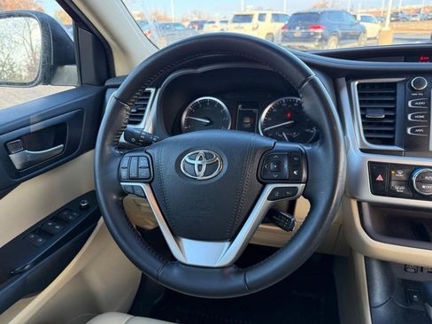 Used 2019 Toyota Highlander XLE image 14