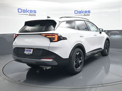New 2026 Kia Sportage EX image 8