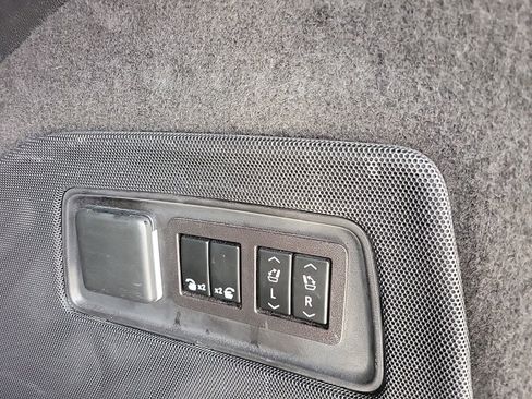 Used 2023 Cadillac Escalade ESV Premium Luxury image 19