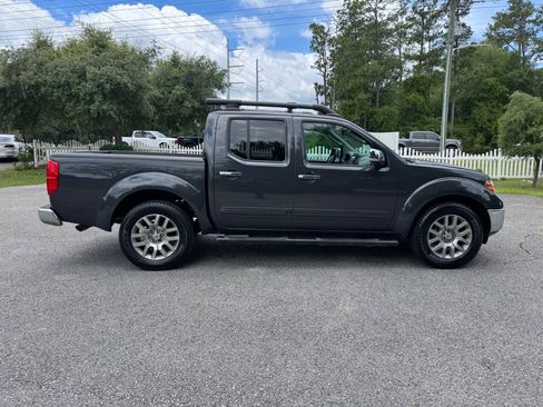 Used 2011 Nissan Frontier SL RWD image 7