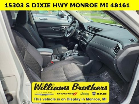 Used 2019 Nissan Rogue SV image 8