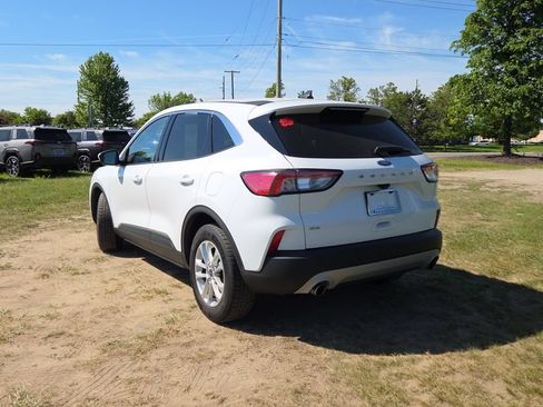 Used 2021 Ford Escape SE w/ Cold Weather Package FWD image 3