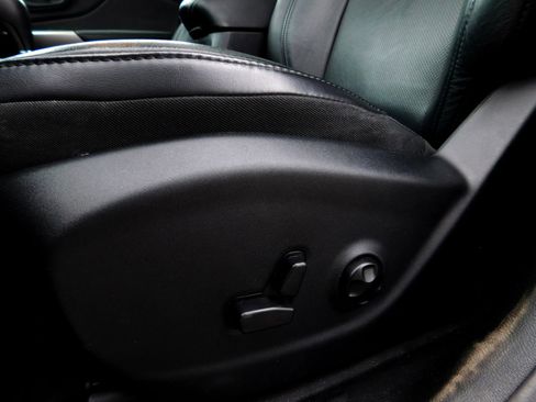 Used 2019 Jeep Cherokee Limited AWD/4WD image 17