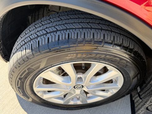 Used 2019 Nissan Rogue SV image 27