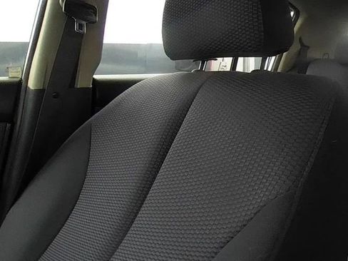 Used 2009 Nissan Versa Hatchback FWD image 8
