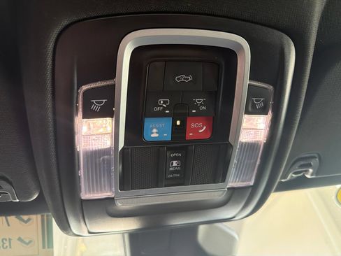 Used 2025 RAM 1500 Limited AWD/4WD image 30