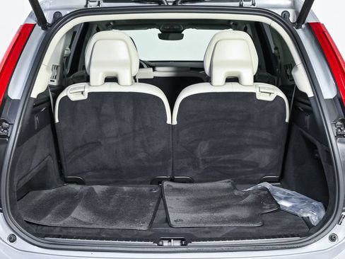 Certified 2025 Volvo XC90 B5 Plus AWD/4WD image 32