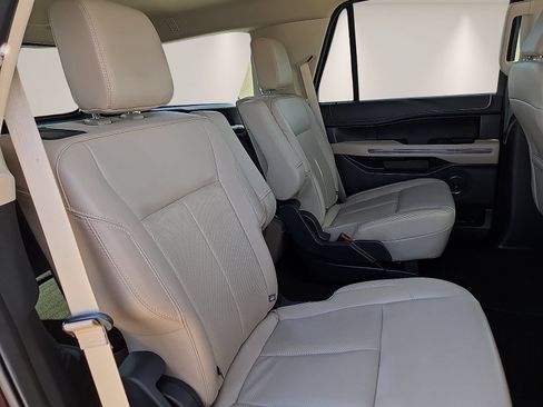 Used 2023 Ford Expedition XLT RWD image 9