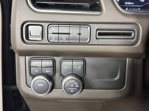 Used 2022 GMC Yukon XL SLT w/ SLT Luxury Package image 50