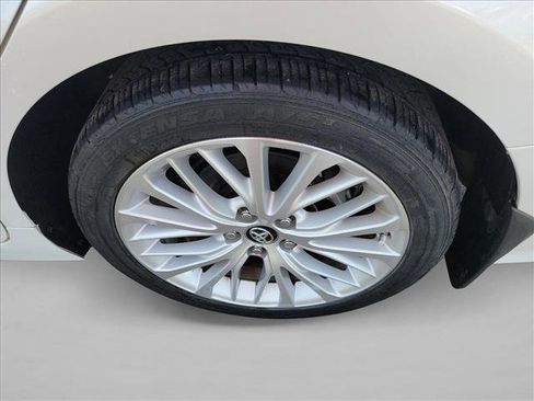 Used 2019 Toyota Camry XLE image 12