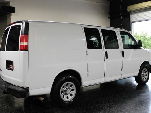 Used 2009 Chevrolet Express 1500 RWD image 3