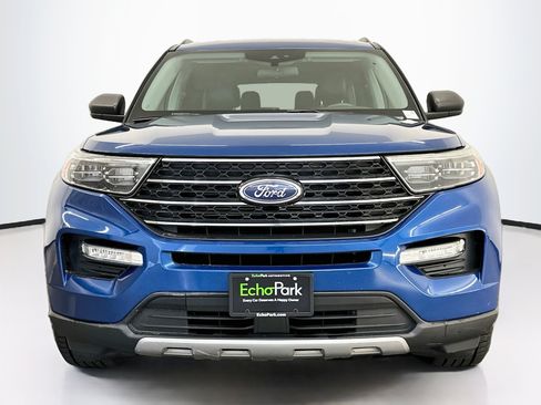 Used 2022 Ford Explorer XLT w/ Equipment Group 202A AWD/4WD image 2