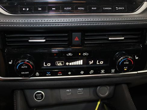 Used 2023 Nissan Rogue SL w/ SL Premium Package FWD image 29