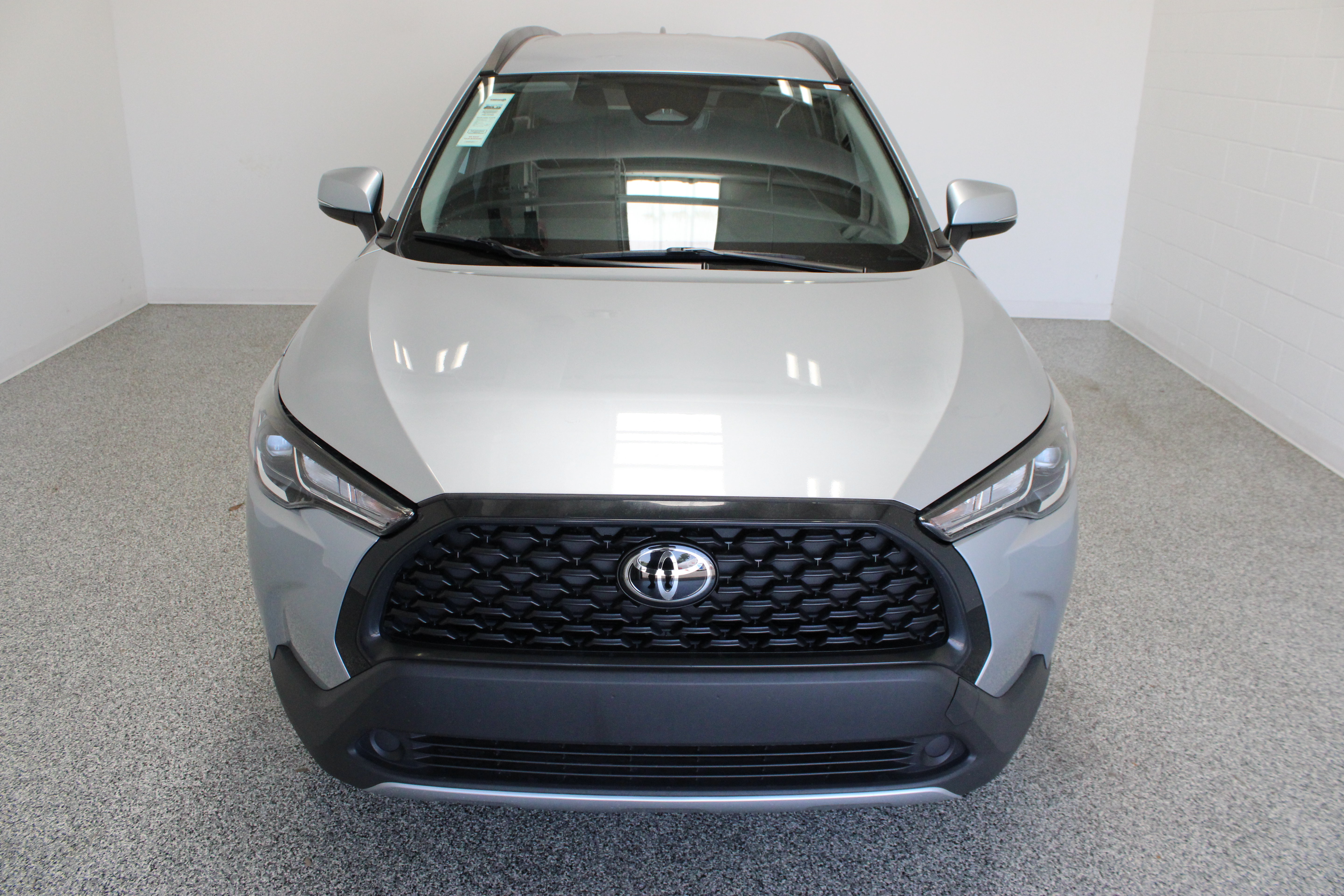 Used 2024 Toyota Corolla Cross LE FWD image 3