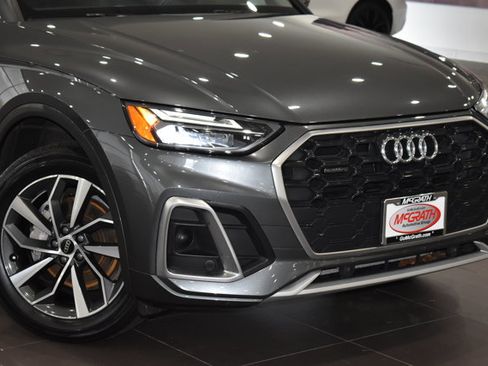 Used 2023 Audi Q5 2.0T Premium w/ Convenience Package AWD/4WD image 3