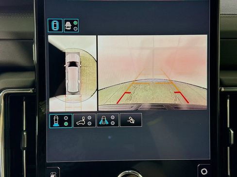 Used 2025 GMC Yukon XL Denali AWD/4WD image 16