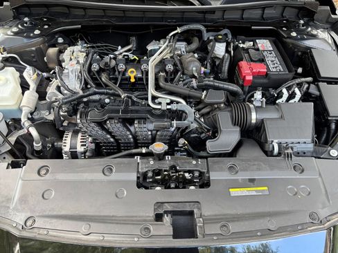 Used 2025 Nissan Altima 2.5 SV FWD image 32