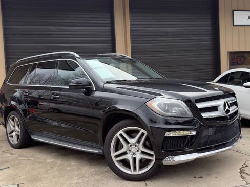 Used 2014 Mercedes-Benz GL 550 4MATIC image 2
