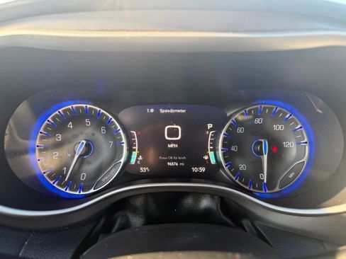 Used 2023 Chrysler Pacifica Touring-L FWD image 25