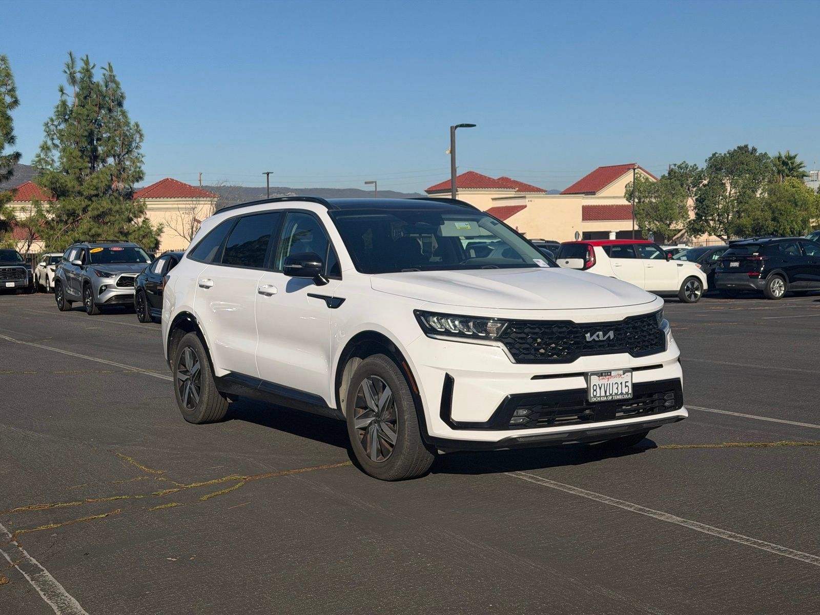Used 2022 Kia Sorento EX w/ Panoramic Sunroof Package FWD image 3