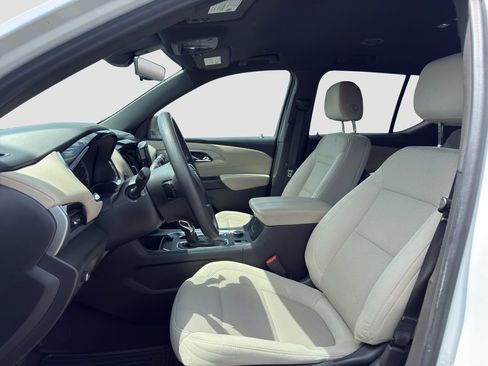 Used 2023 Chevrolet Traverse LS FWD image 9