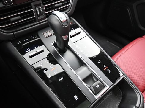 Certified 2026 Porsche Macan AWD/4WD image 21
