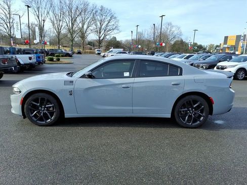 Used 2022 Dodge Charger SXT w/ Blacktop Package image 9