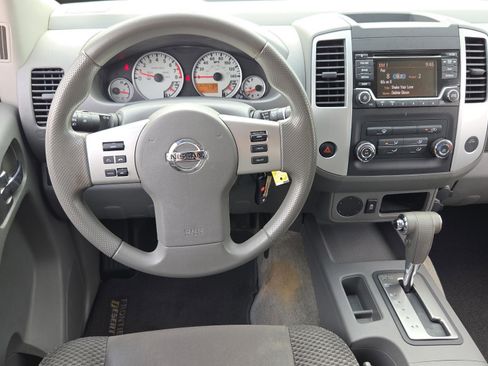 Used 2015 Nissan Frontier Desert Runner RWD image 11