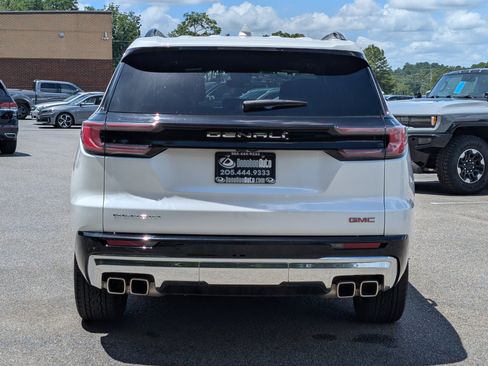 Used 2024 GMC Acadia Denali FWD image 8