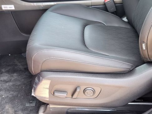 New 2026 Kia Carnival FWD image 8