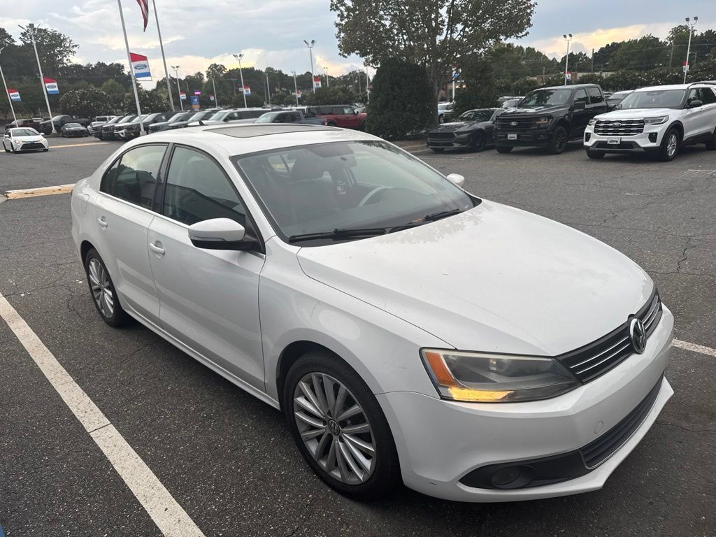 Used 2013 Volkswagen Jetta SEL FWD image 2