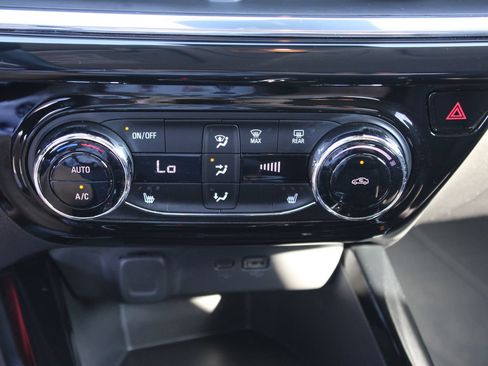 Used 2025 Chevrolet Trax ACTIV w/ Driver Confidence Package FWD image 16