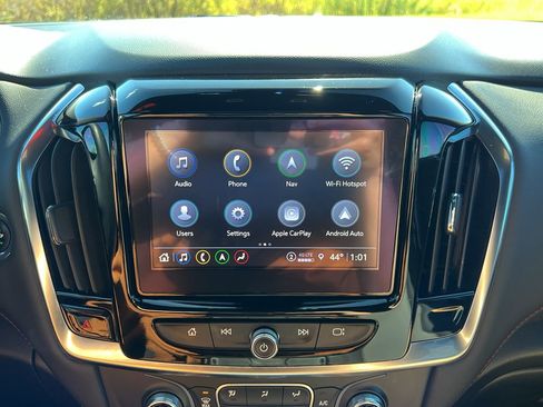 Used 2023 Chevrolet Traverse RS image 25