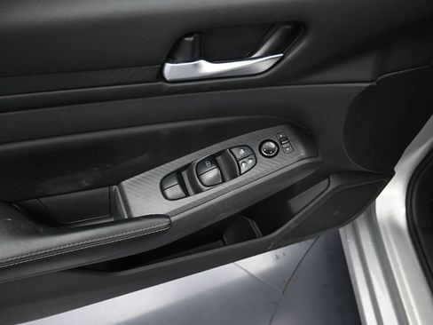 Certified 2024 Nissan Altima 2.5 SV FWD image 11