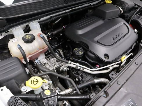 Used 2024 Chrysler Pacifica Touring-L image 14