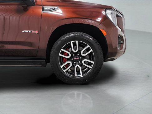 Used 2022 GMC Yukon AT4 w/ Technology Package AWD/4WD image 7