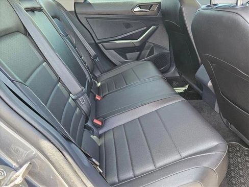 Certified 2023 Volkswagen Jetta SE FWD image 19