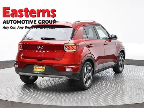 Used 2024 Hyundai Venue Limited FWD image 5