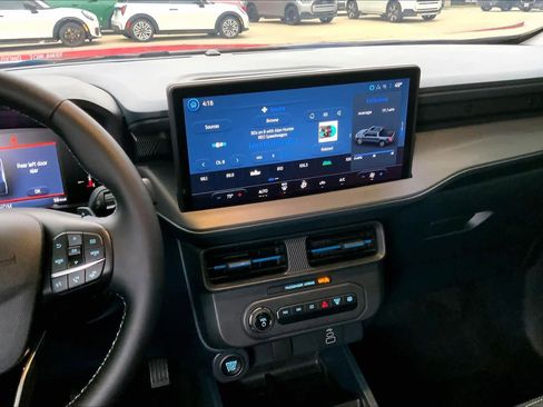 Used 2025 Ford Maverick Lobo image 6