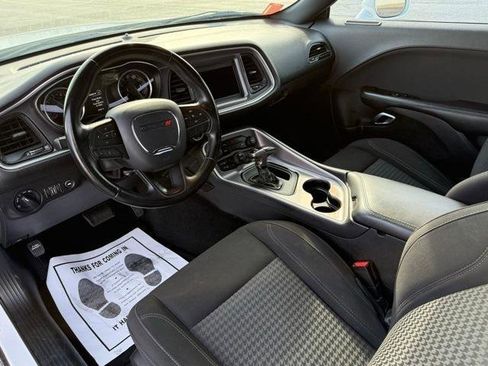 Used 2019 Dodge Challenger SXT image 27