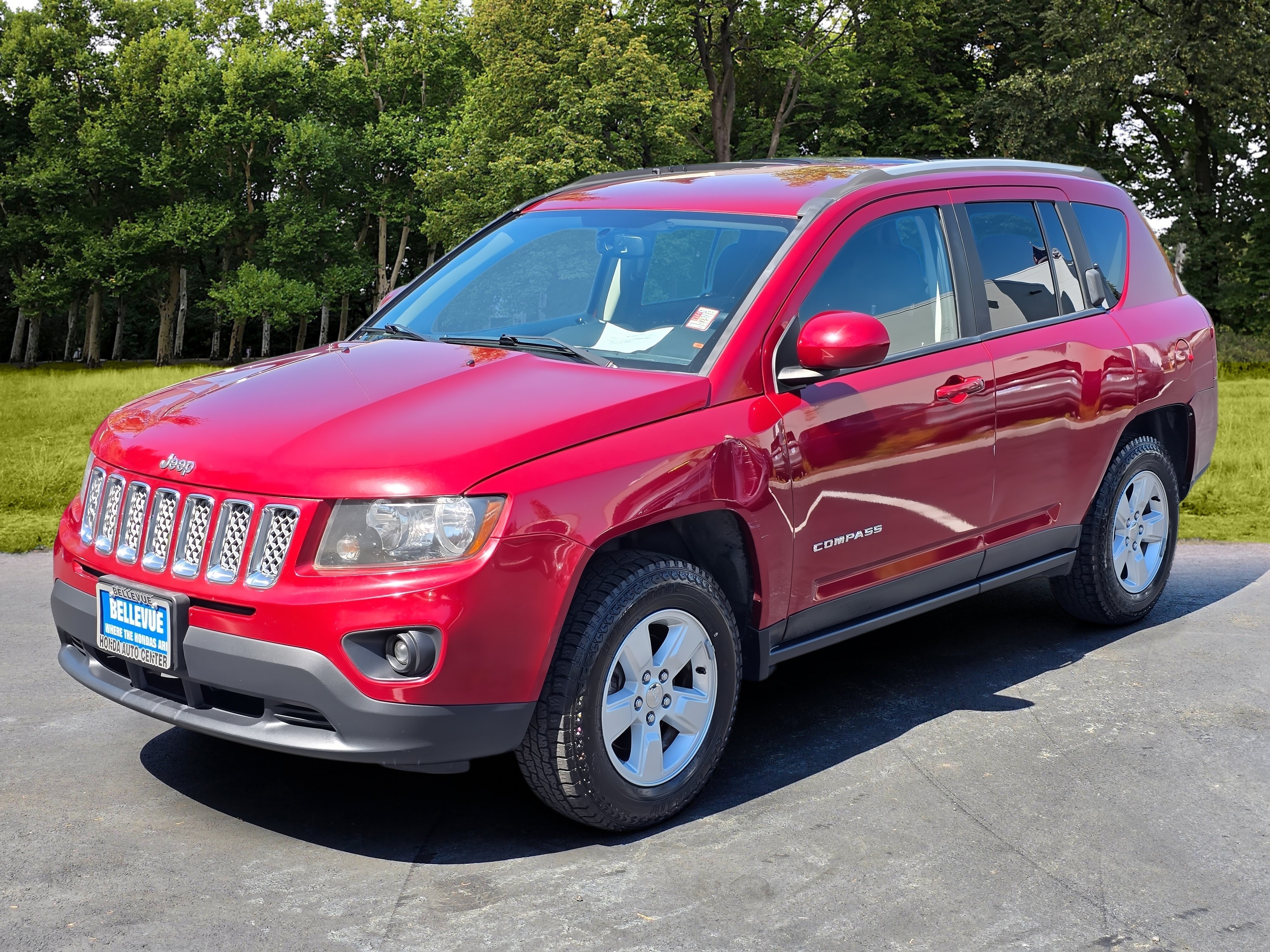 Used 2017 Jeep Compass Latitude FWD image 3