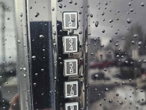 Used 2022 Ford F150 Lariat w/ Equipment Group 502A High image 8