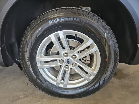 Used 2023 Ford Explorer XLT AWD/4WD image 34