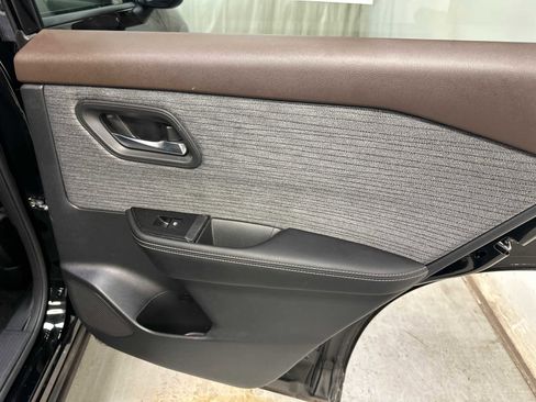 Certified 2023 Nissan Rogue SV image 29